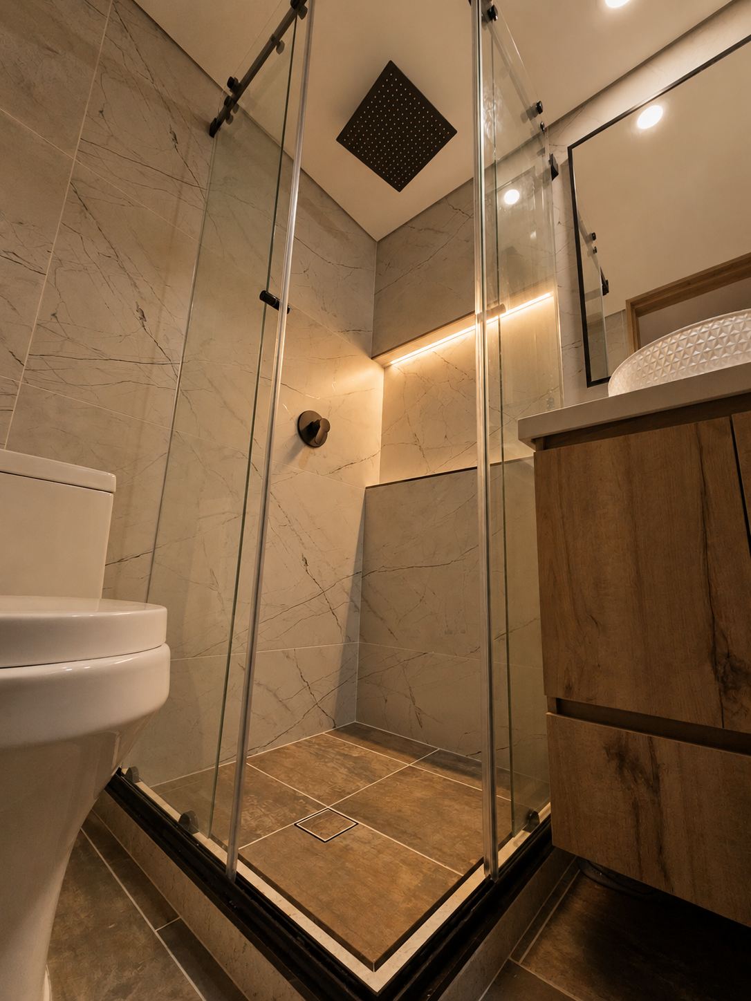Baño principal — Baño principal con porcelanato de gran…