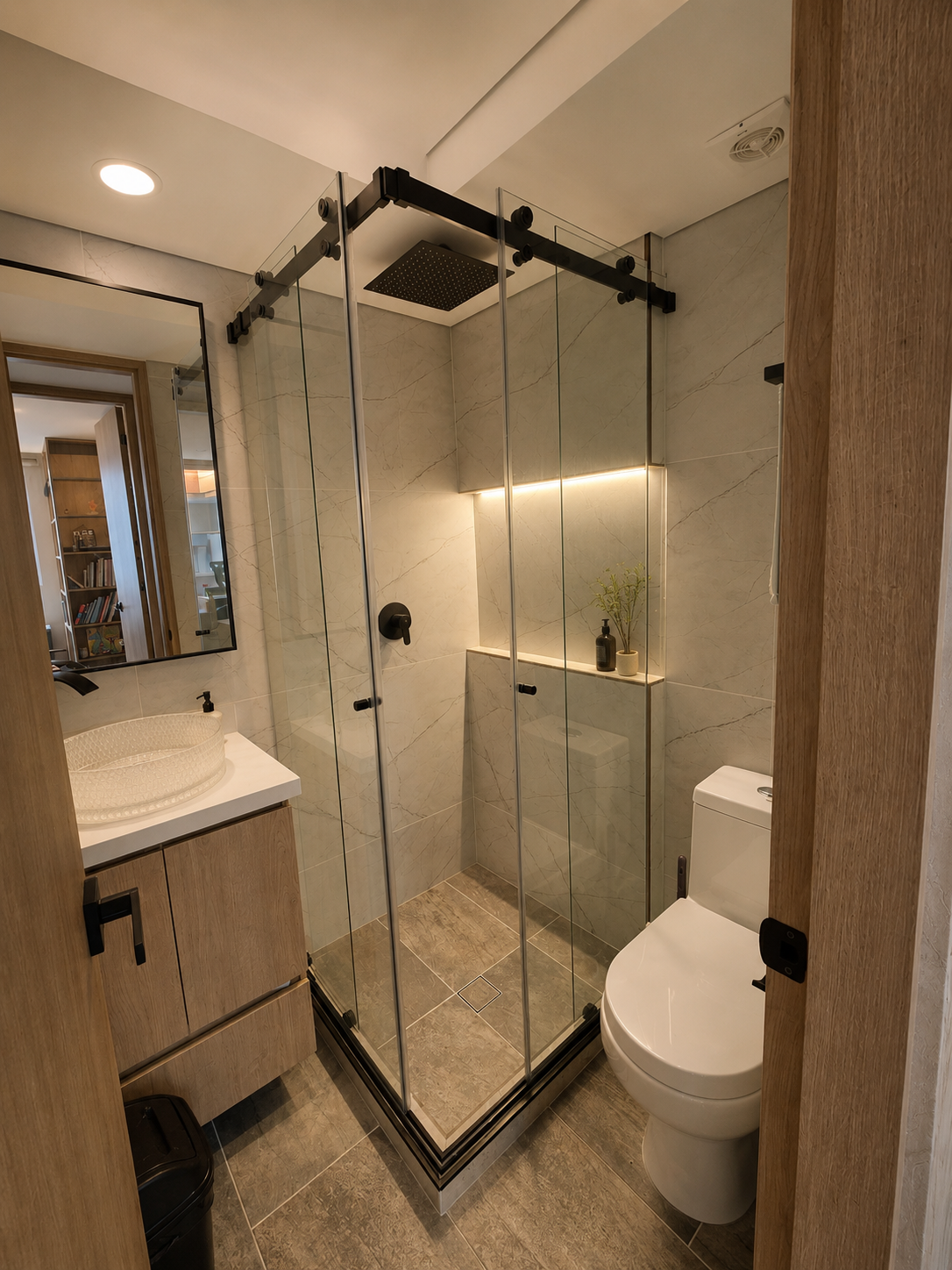 Baño principal — Baño principal con porcelanato de gran…