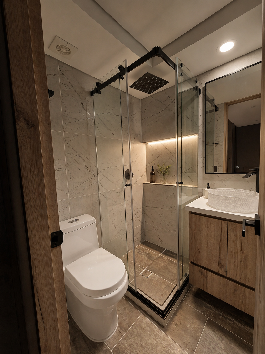 Baño principal — Baño principal con porcelanato de gran formato, división inox…