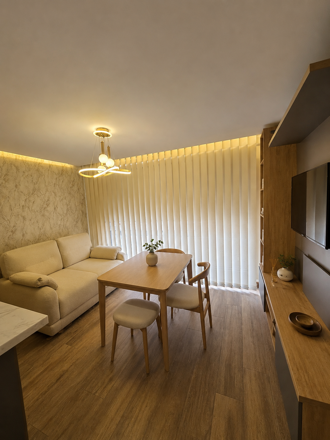 Sala y centro de entretenimiento — Zona social con centro de…